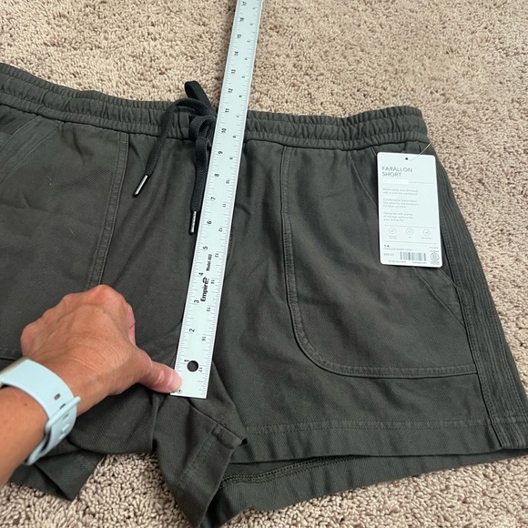 NWT new 14 Athleta farallon shorts dark gray charcoal mid rise drawstring - Picture 12 of 13